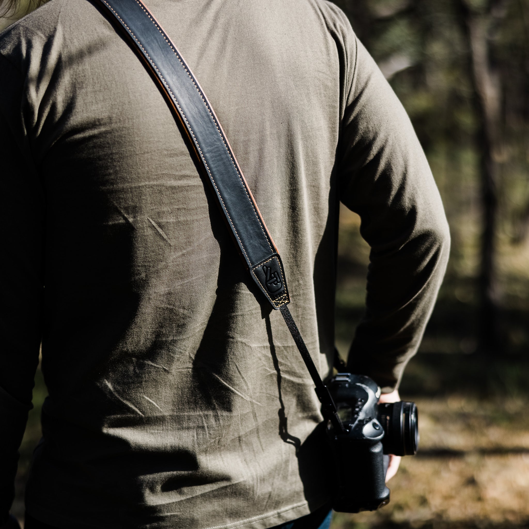 Lucky_Deluxe45_Leather_Camera_Strap_Black_Tan-1