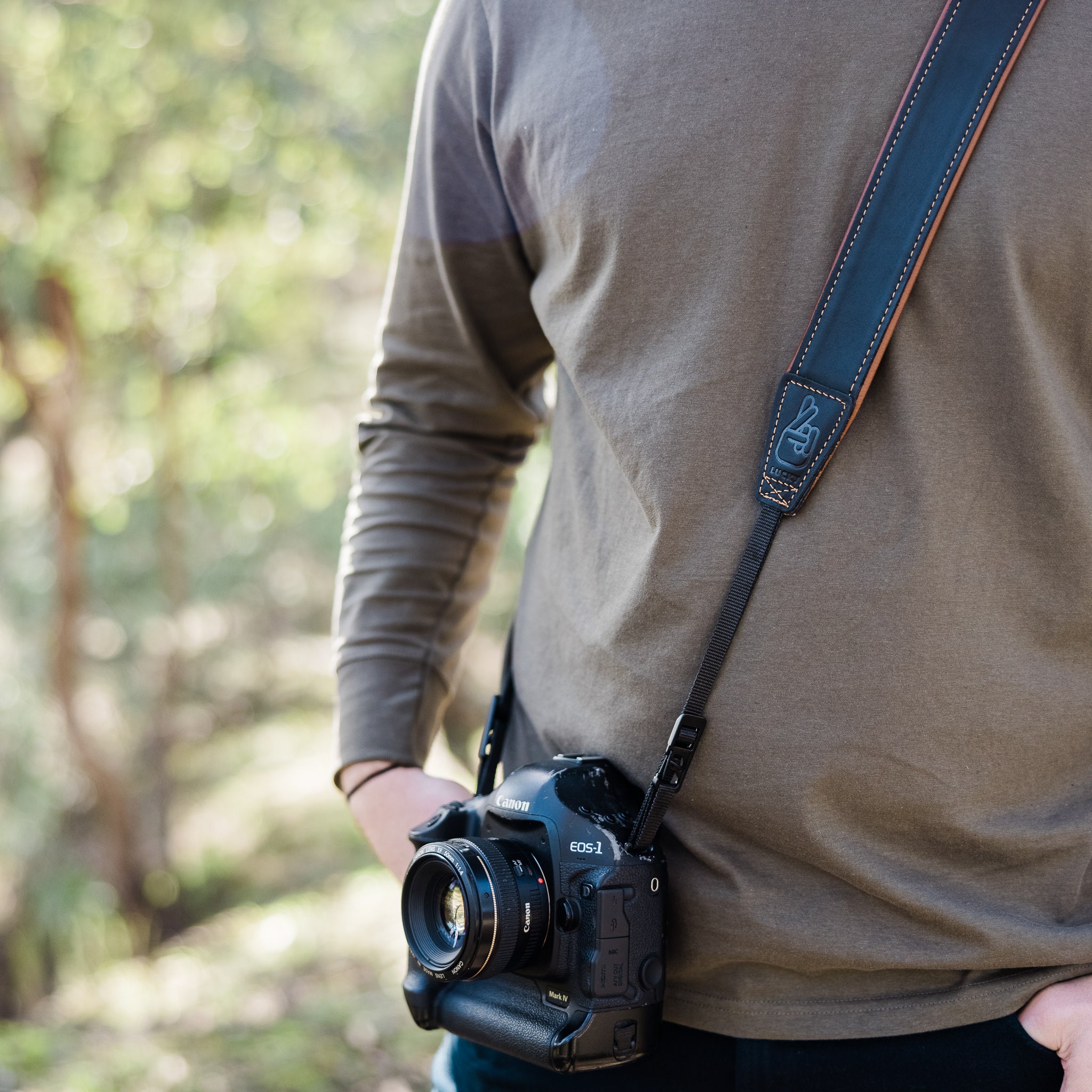 Lucky_Deluxe45_Leather_Camera_Strap_Black_Tan-4