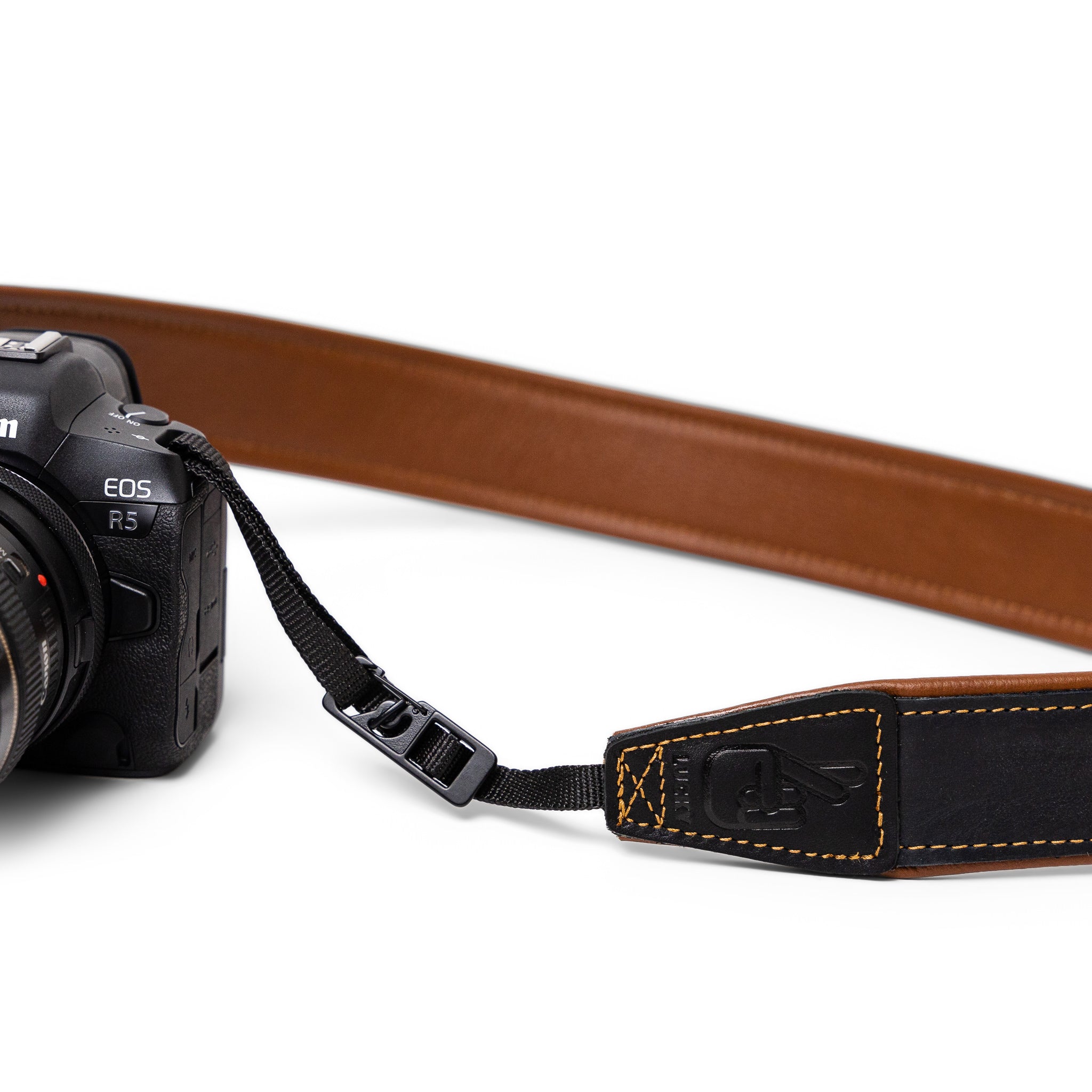 Lucky_Deluxe45_Leather_Camera_Strap_Black_Tan-6_cedd6fcd-4125-4ad6-bdda-fb7b5f74f5a6