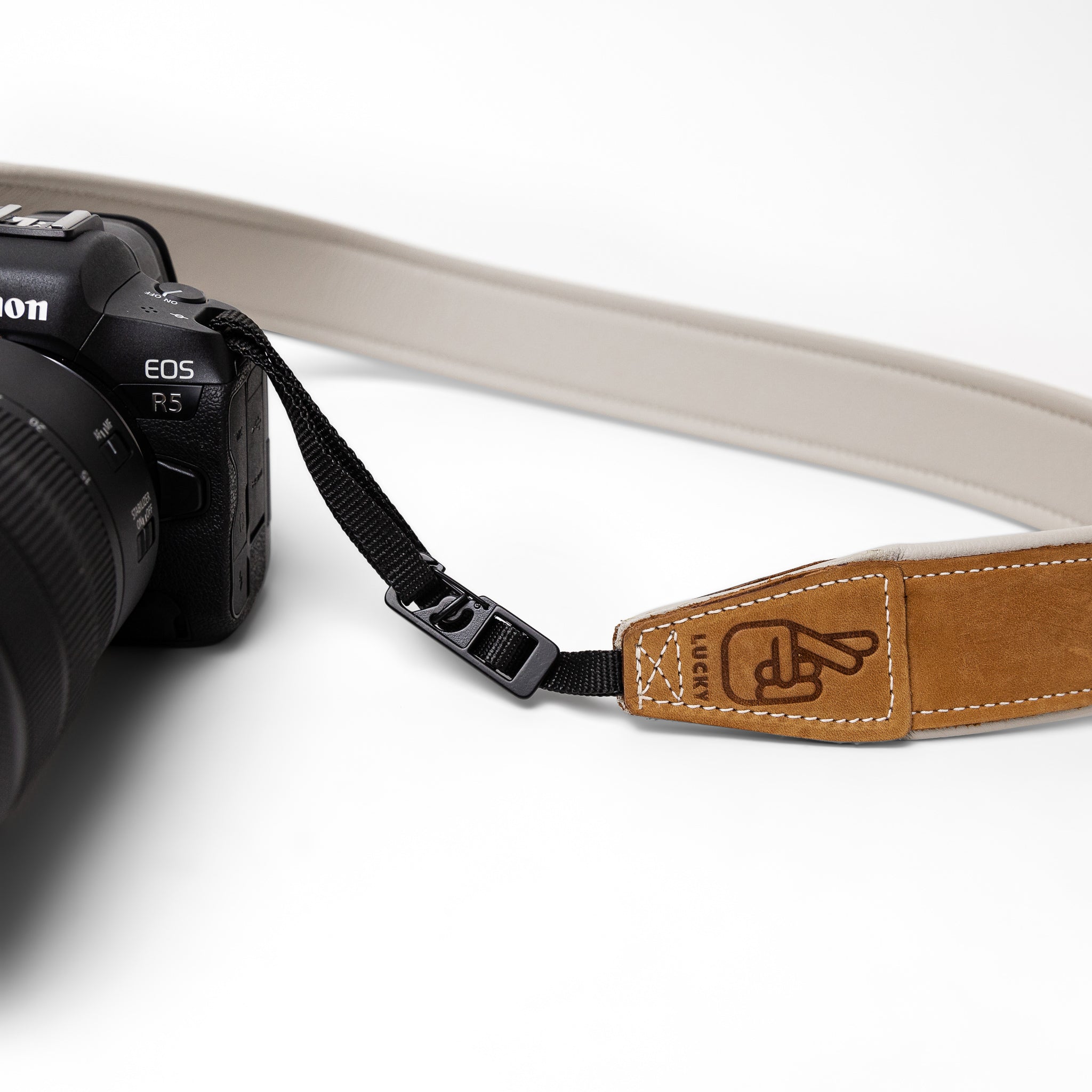 Lucky_Deluxe45_Leather_Camera_Strap_Desert_Tan-6_7eb08295-be7a-4de1-8d5f-10cac41a8321