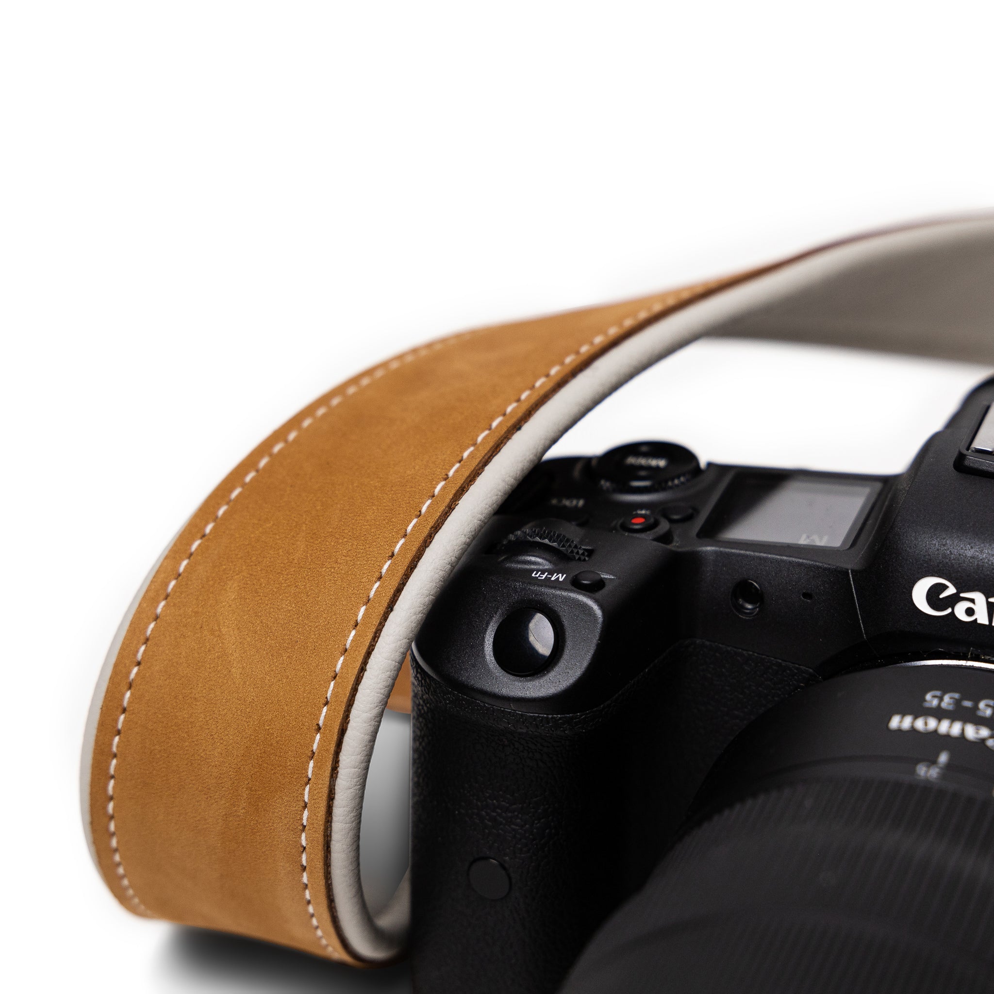 Lucky_Deluxe45_Leather_Camera_Strap_Desert_Tan-7_378c9520-a895-466f-b8e0-d4c7c7023680-1